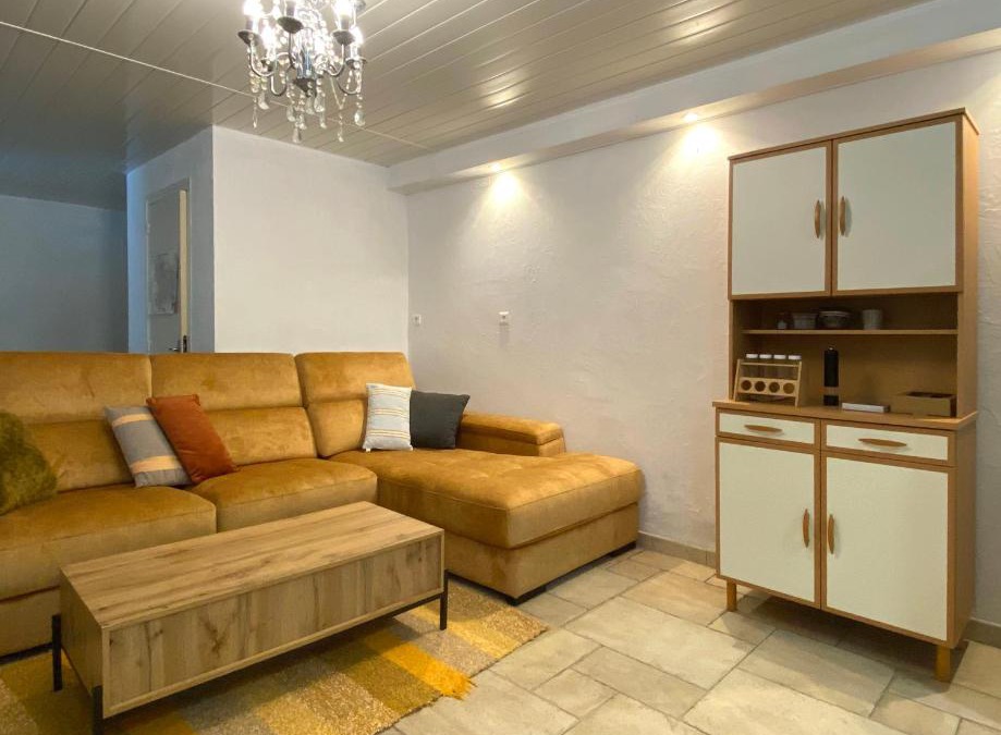 Ladern-sur-Lauquet Apartment | Appartement avec accès privé à la rivière