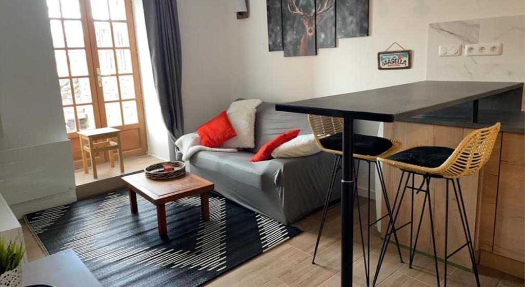 Bourg-Madame Apartment | Appartement avec chambre ouverte