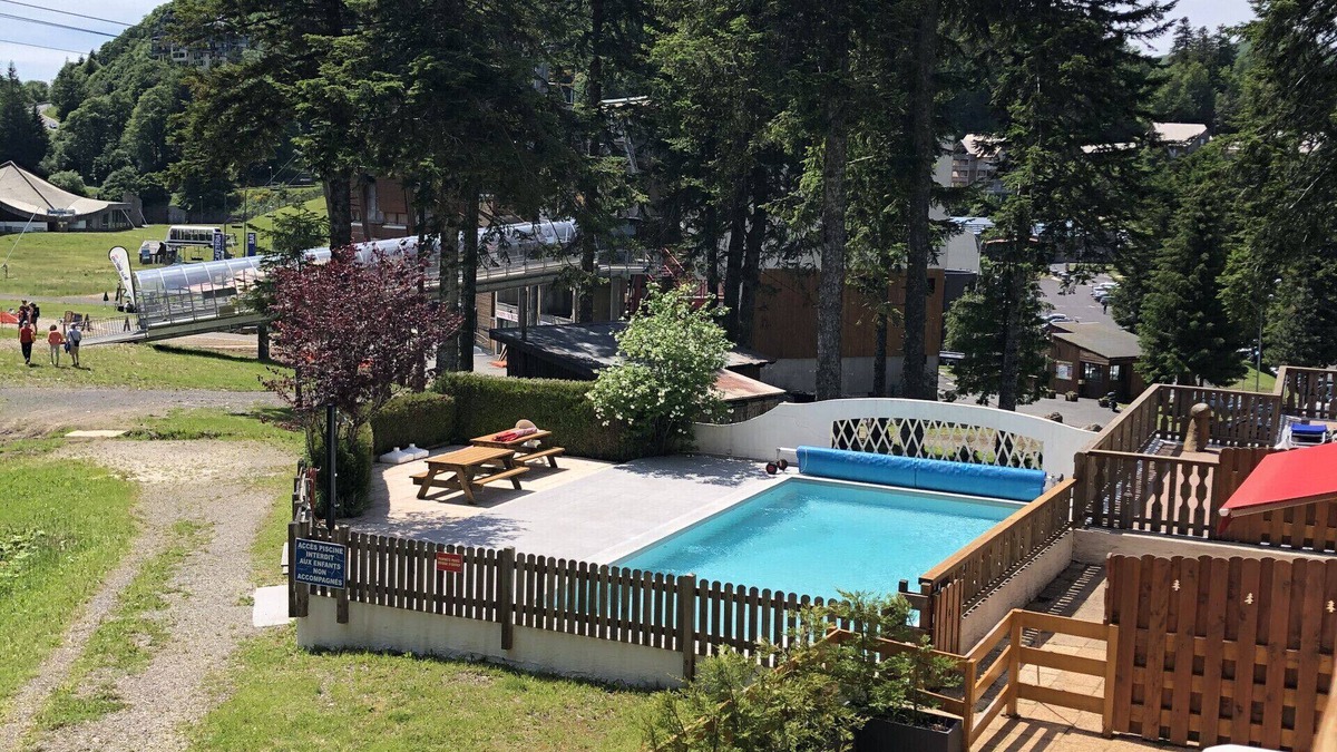 Laveissiere Apartment | Appartement avec piscine - 6 personnes
