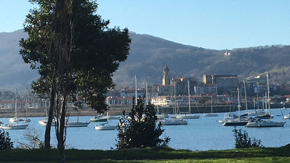 Hendaye Apartment | Appartement Baie Txingudi Baigné de Lumière Avec Terrasse et Jardin Clôturé