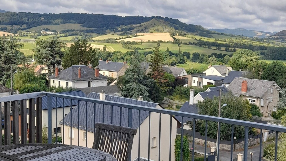 Severac-d'Aveyron Apartment | Appartement Calme en Dernier Étage Avec Ascenseur