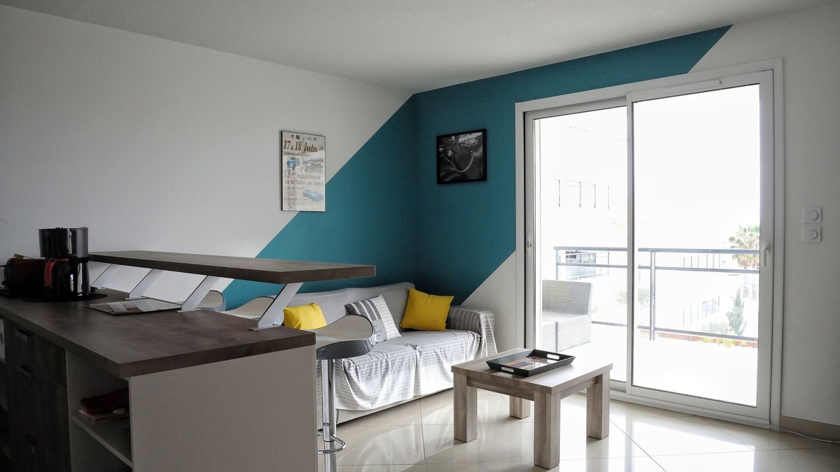 Saint-Pierre-la-Mer Apartment | Appartement calme avec terrasse proche de la plage avec parking sécurisé