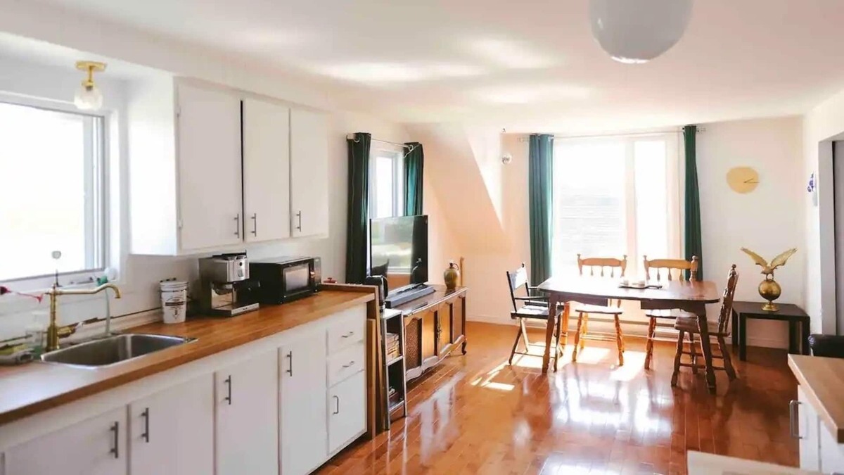 Isle aux Coudres Apartment | Appartement Insulaire Avec vue sur le Fleuve !