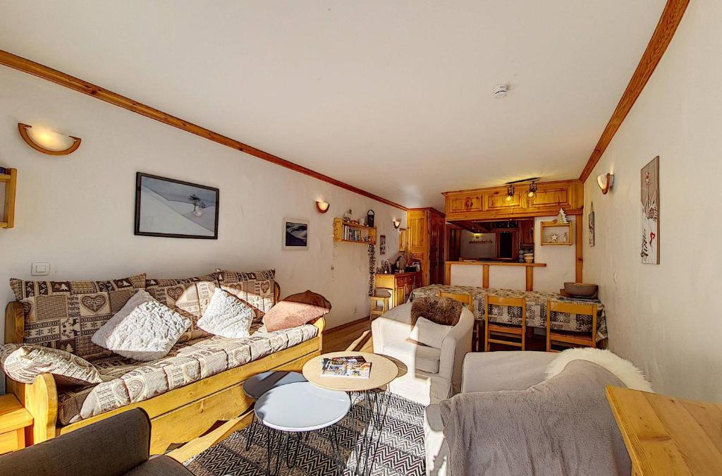 Val-d'Isere Apartment | Appartement centre Val d'Isère, balcon, 2 pièces cabine, proche pistes, WiFi, non-fumeur - FR-1-518-84