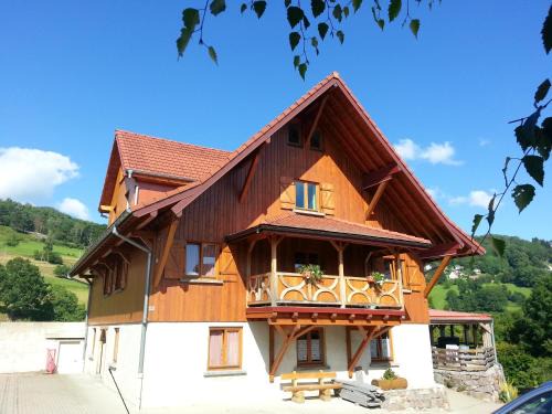 Soultzeren Apartment | Appartement chaleureux à Soultzeren avec vue sur montagne