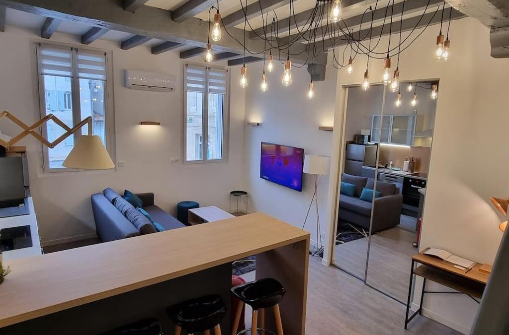 La Roche-Chalais Apartment | Appartement climatisé entièrement rénové en hyper centre! Le Rétro Chic - Parking gratuit - Linge et serviettes inclus -