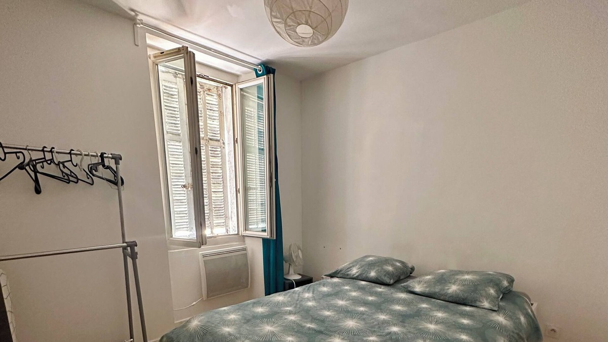4th Arrondissement Apartment | Appartement Confortable Chartreux