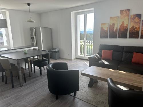 Andrezieux-Boutheon Apartment | Appartement confortable Andrezieux Boutheon