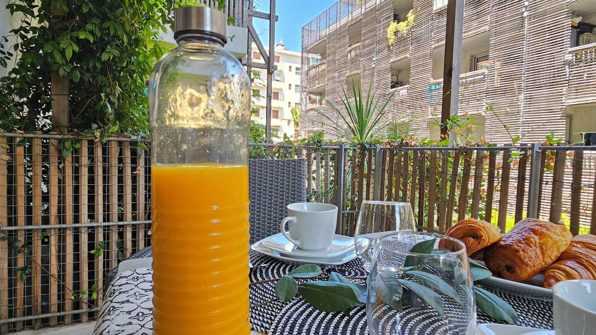 Saint-Sylvestre Apartment | Appartement Cosy Dans Un Ecrin De Verdure -Nice, 135€ per night