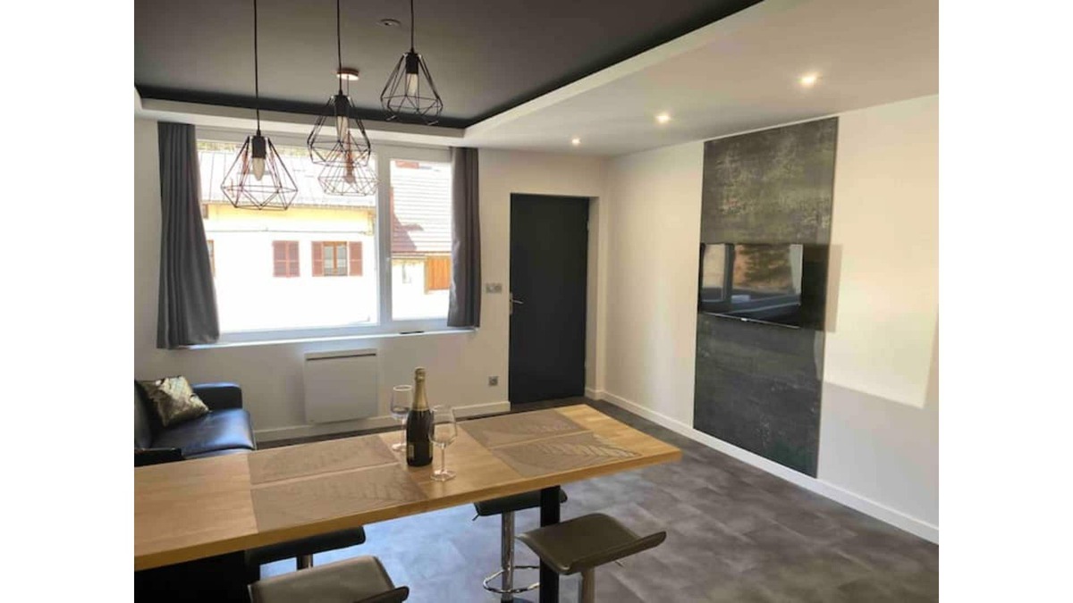 Morez Apartment | Appartement Cozy Avec SPA et Sauna Privé