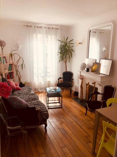 Porte-Saint-Martin Apartment | appartement Cozy Paris Canal St Martin