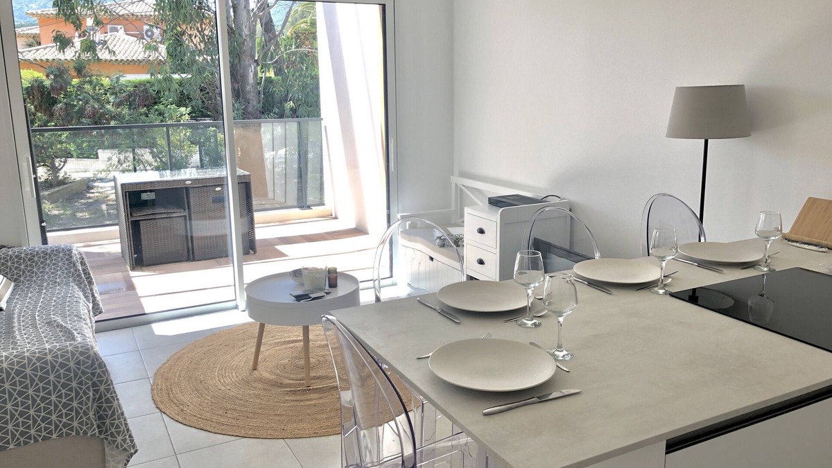 La Croix-Valmer Apartment | Appartement Dans Résidence Avec Piscine, à 300m de la Plage du Débarquement
