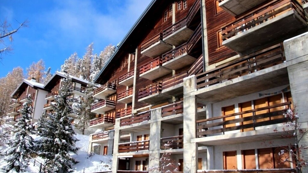Chandolin Apartment | Appartement de 3 pièces situé au 1er étage dans la résidence Les Roches, idéal pour 4 à 6 personnes.