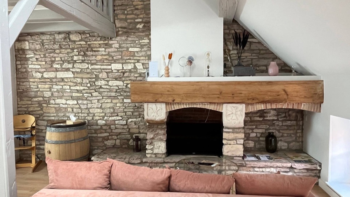 Givry Apartment | Appartement de Charme et Spacieux, Équipé de la Climatisation et D'un Sauna