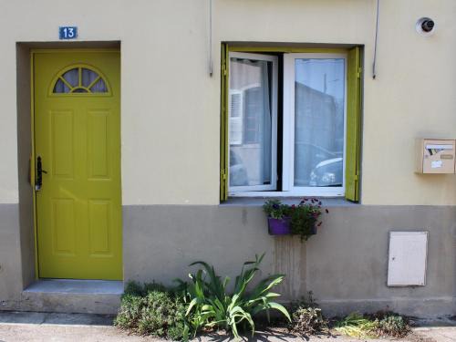 Toul Apartment | Appartement Duplex Confortable au Cœur de Toul avec Parking, Climatisation et Proche Gare - FR-1-584-60