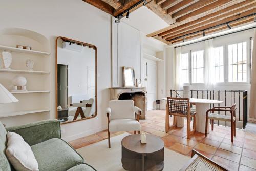 Quartier de l'Ecole-Militaire Apartment | Appartement duplex in Saint-Germain-des-Prés