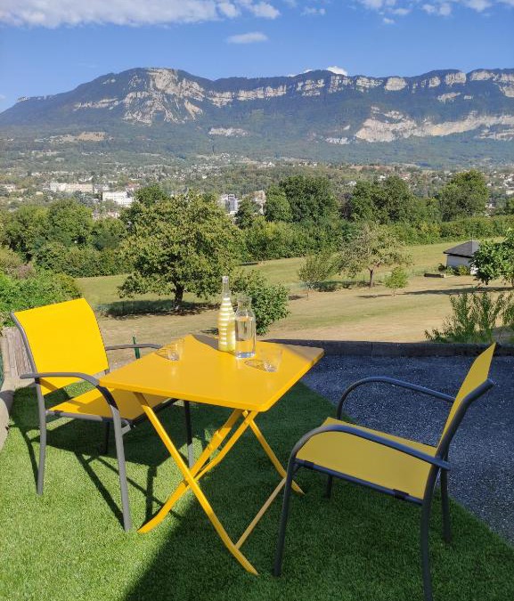 Tresserve Apartment | Appartement duplex indépendant, dans maison.