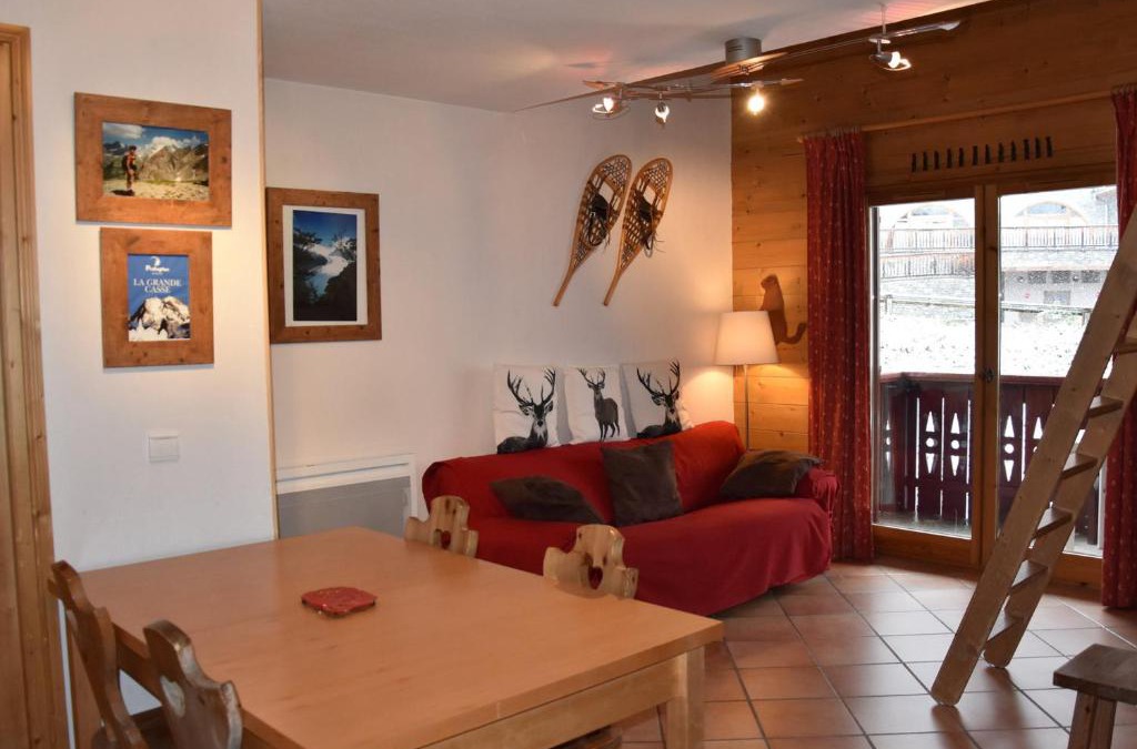 Pralognan-la-Vanoise Apartment | Appartement Familial avec Balcon Est - Près des Pistes et Commerces - FR-1-464-181