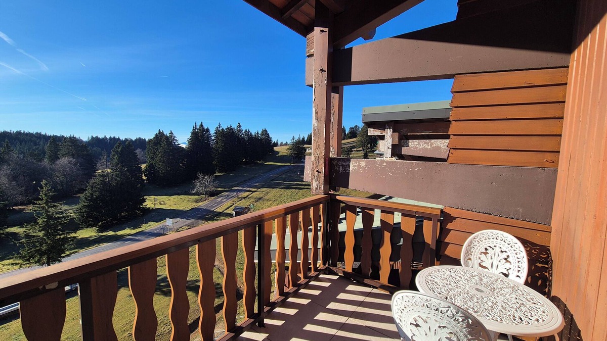 Pugny-Chatenod Apartment | Appartement familial au Revard, vue sur le jardin d'enfant et pistes