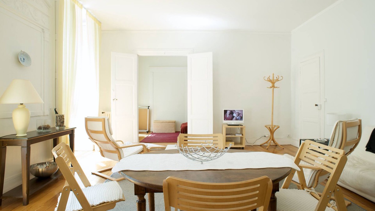 Bagneres-de-Luchon Apartment | Appartement T3 Dans une Maison de Caractère à Proximité du Centre Ville