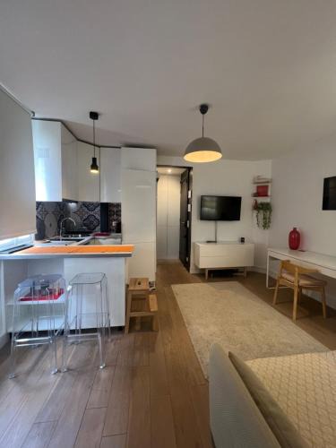 Republique–Point-du-Jour Apartment | Appartement