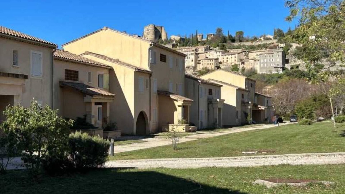 Montbrun-les-Bains Apartment | Appartement - Piscine - ccbbcia