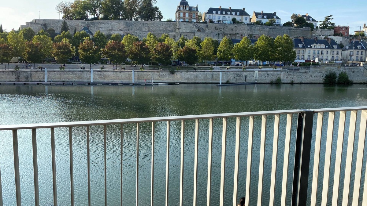 Pontoise Apartment | Appartement Haut Standing - 7 Couchages + 2 Sdb, au Rez-de-chaussée