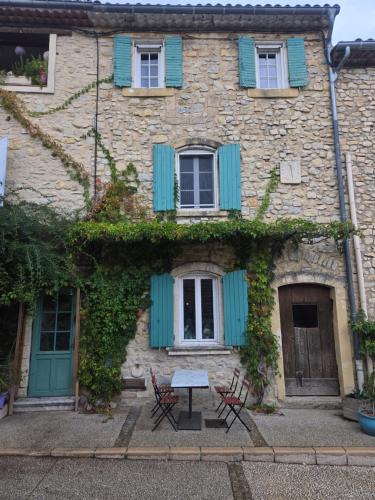 Vitrolles-en-Luberon Apartment | Appartement Gîte d'Etape Vitrolles en Luberon