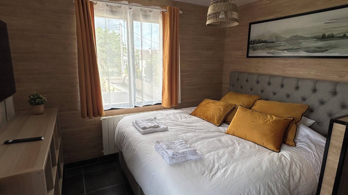 Mantes-la-Jolie Apartment | Appartement Illusion