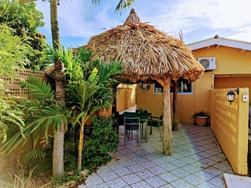 Grote Berg Apartment | Appartement Kas di solo