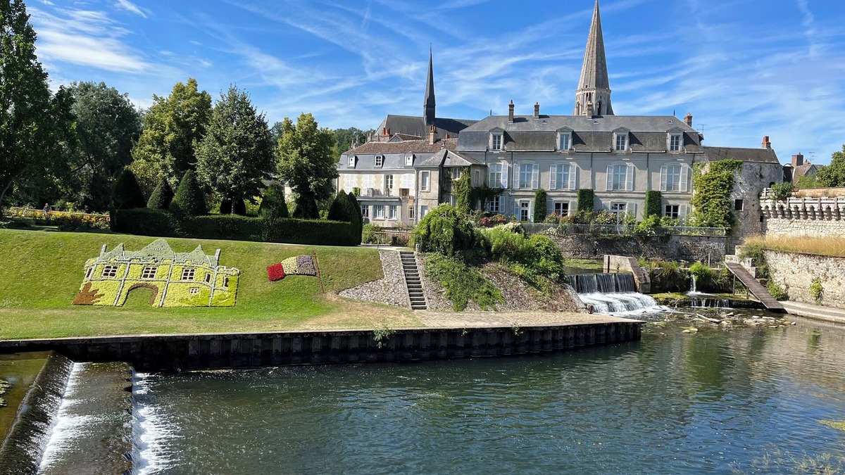 Vendome Apartment | Appartement L'abbatiale en Plein Centre Historique