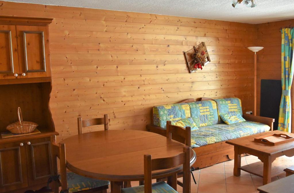 Pralognan-la-Vanoise Apartment | Appartement lumineux avec terrasse, proche pistes et centre, idéal pour familles et PMR - FR-1-464-85