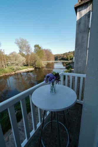 Malestroit Apartment | Appartement Le Balcon de L'Oust
