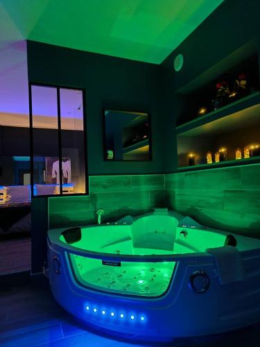 Bourg-Argental Apartment | Appartement Love Room avec Jacuzzi Privatif