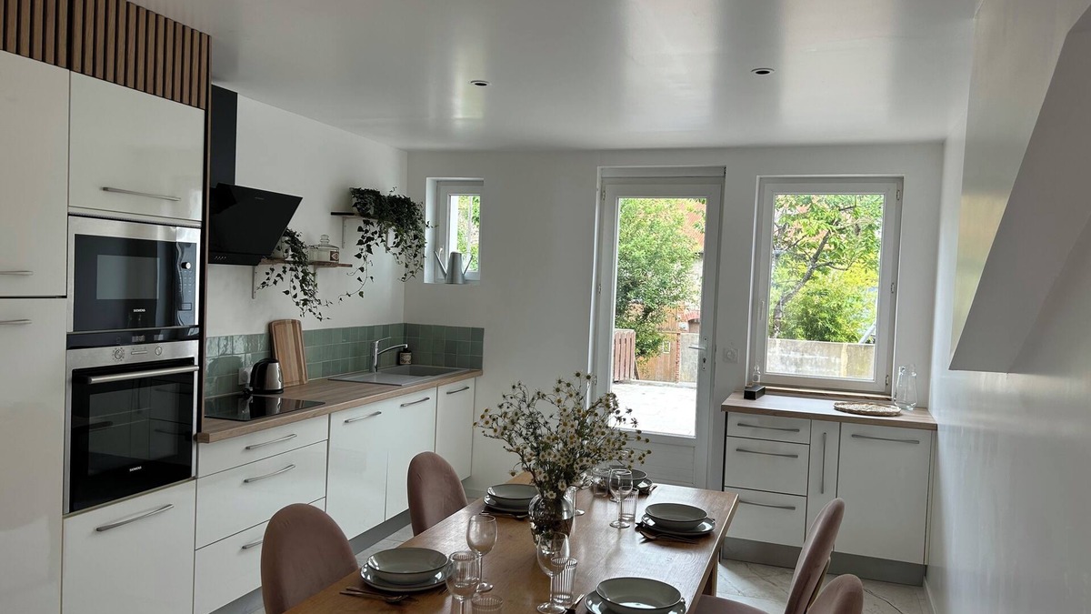 Vire Apartment | Appartement Lumineux et Calme Avec Terrasse et Jardin Dans Centre Ville de Vire