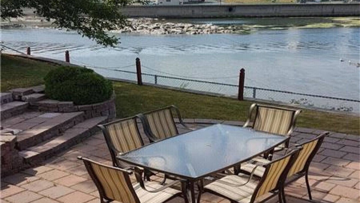 Matane House | Appartement matane, vue sur la rivière, en plein coeur du centre ville (296640)