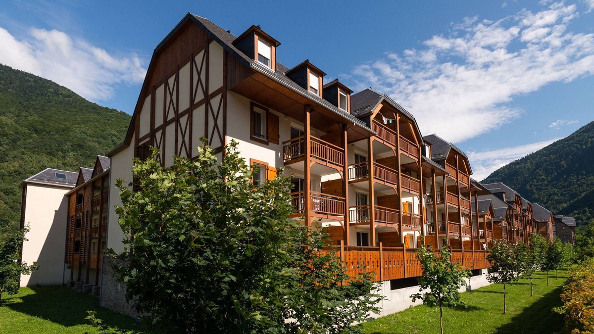 Saint-Mamet Condo | Appartement moderne | Accès piscine + fitness !