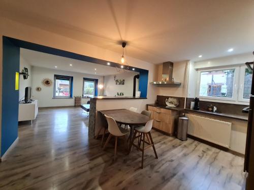 Frapelle Apartment | Appartement moderne et lumineux, proche de Saint-Dié-des-Vosges - 5 pers., WiFi, parking, terrasse - FR-1-589-434