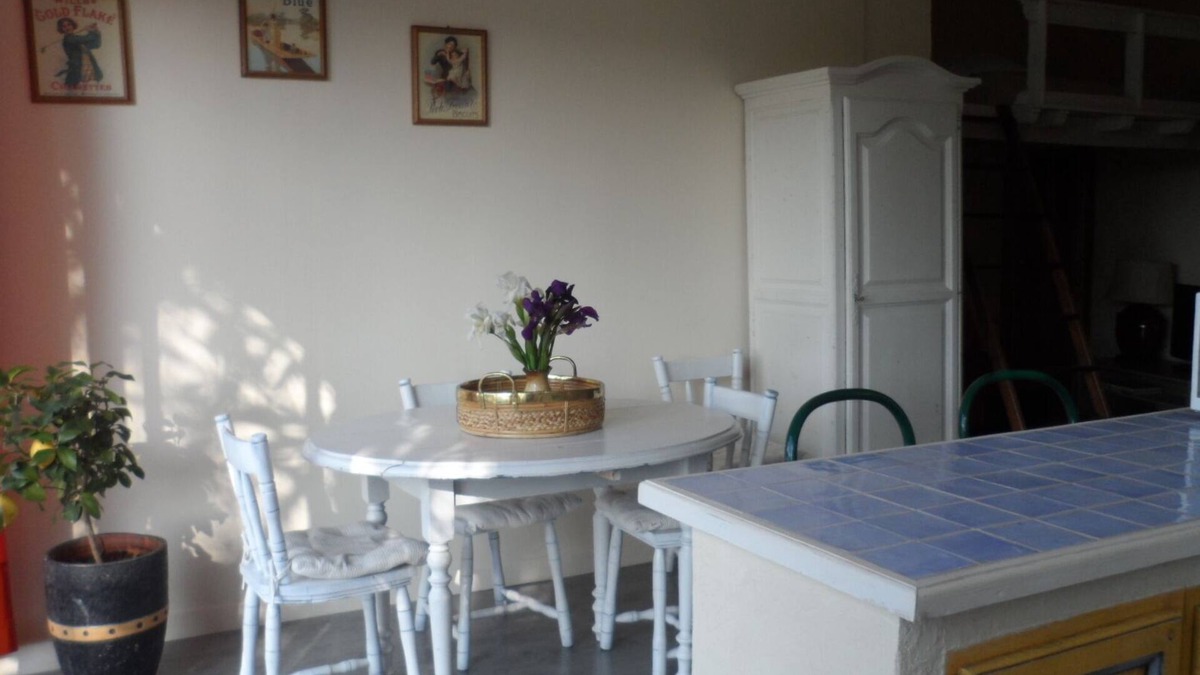 Piolenc Apartment | Appartement Piscine en Campagne un Havre de Paix Animaux de Compagnie Bienvenus