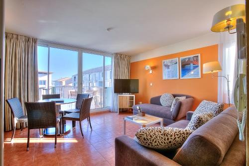 Antibes City Centre Apartment | Appartement Port Prestige - terrasse - piscine - parking