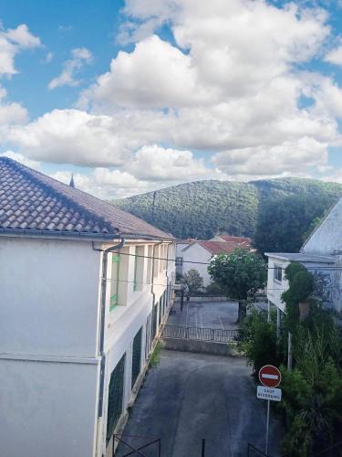 La Grand'Combe Apartment | Appartement près des Cévennes avec terrasse