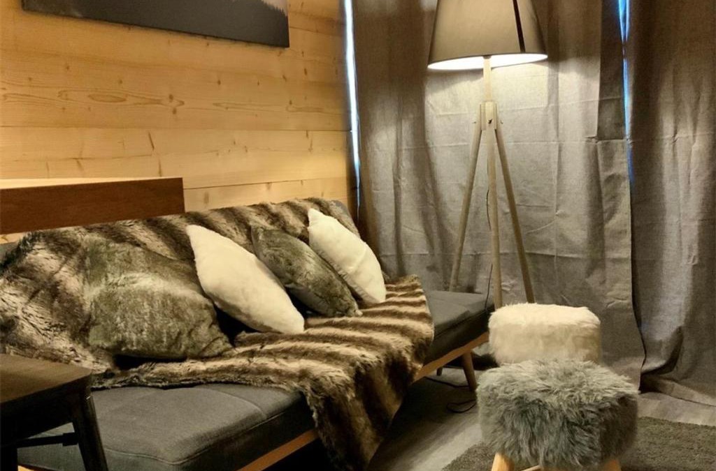 Val-Thorens Apartment | Appartement Rénové à Val Thorens - 4 Pers, 1 Ch + Cabine, Wifi, Skis aux Pieds, Balcon - FR-1-637-44