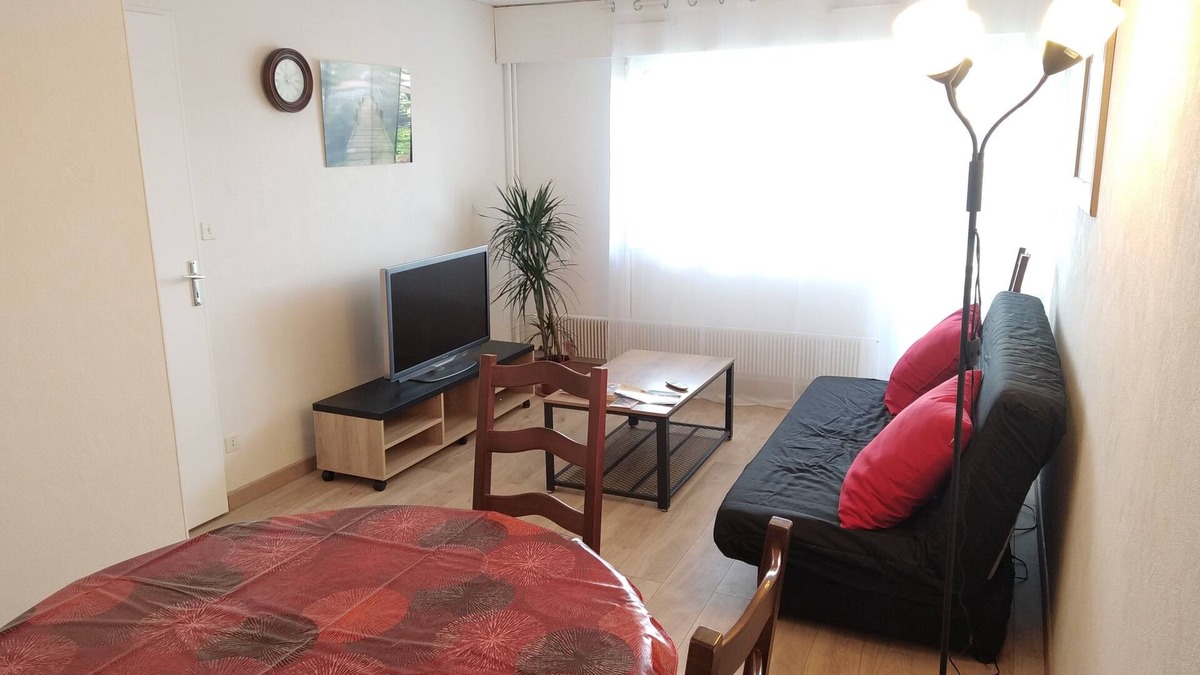 Novel Apartment | Appartement Rénové en 2024 Dans Immeuble Résidentiel, Dominant, au 11ème Étage