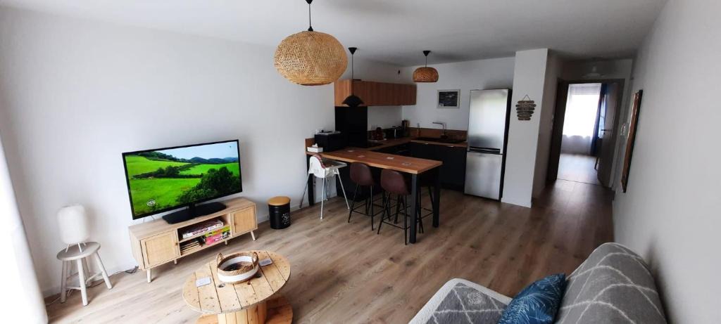 Houdemont Apartment | Appartement rénové totalement - Vue sur jardin - 52 m²