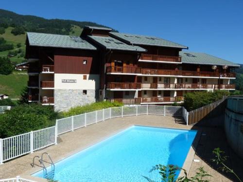Areches Apartment | Appartement rénové au cœur d'Arêches-Beaufort, proche pistes, balcon plein sud, piscine, pour 4 pers. - FR-1-342-167