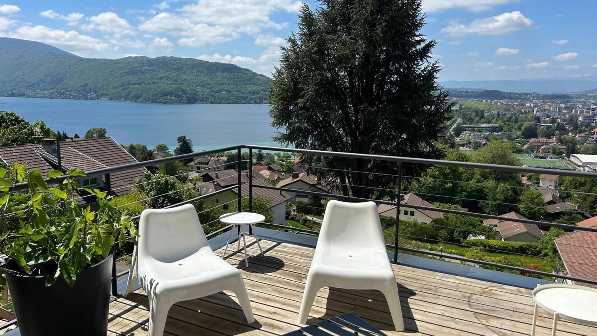 Annecy-le-Vieux Apartment | Appartement RDC 6 Pers, vue Unique lac Annecy, Terrasse 60 m² et Spa, à 5 mn lac