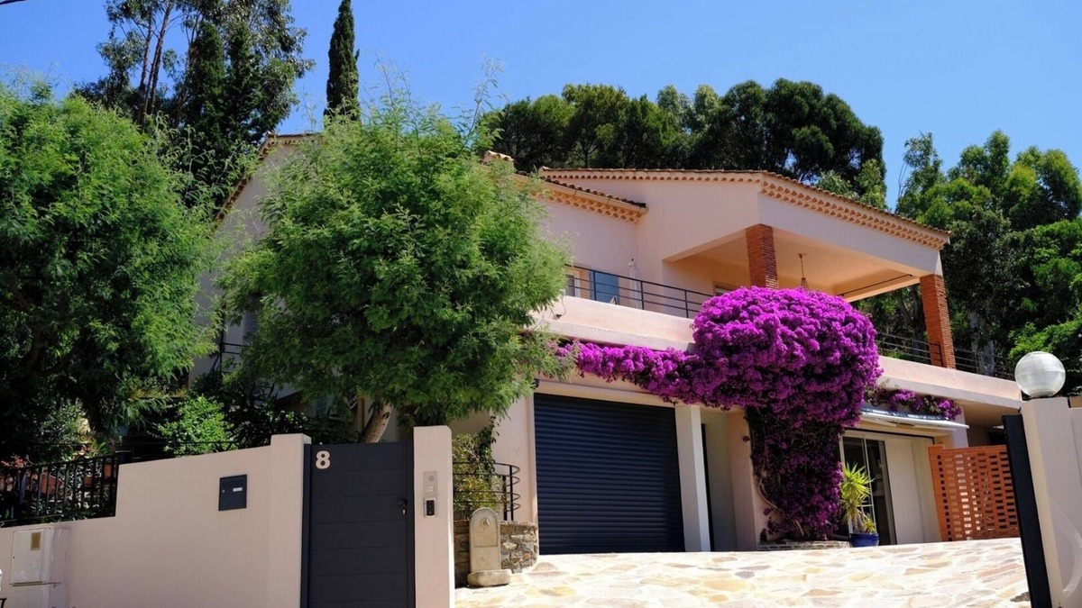 Le Lavandou Apartment | Appartement Rdj, Dans une Villa à Proximité à Pied de Commerces, Port et Plage