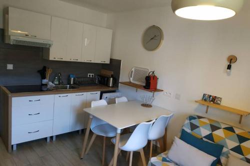 Genos Apartment | Appartement refait à neuf ski pied des pistes à Val louron