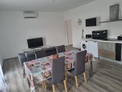 Cransac Apartment | Appartement séjour , cure Cransac au 1er étage 2 nuits minimum