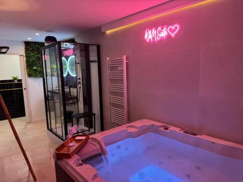 Clermont-l'Herault Apartment | Appartement SPA - Lovers Suite